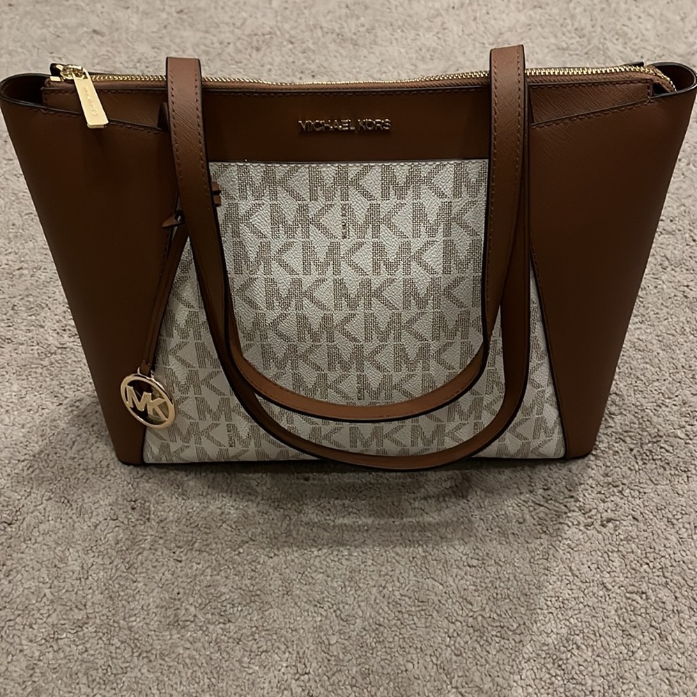 Michael Kors Signature Maddie Medium Tote NWT